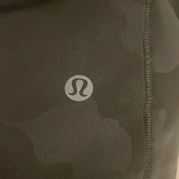 *NWOT Lululemon Camo Mist Over Windbreaker - Picture 3 of 6